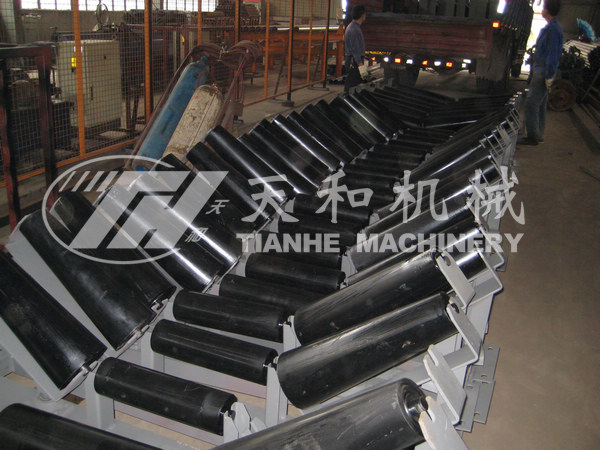 錐形(xing)上調心(xin)托輥組(zu) DTII型