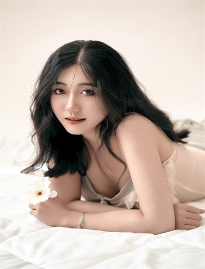 从技术角度看王尔德的婚礼：微距摄影的艺术表达的技术支持 促进电影产业的升级发展